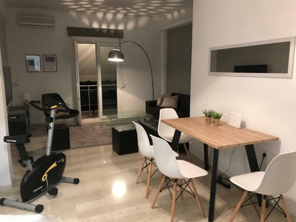 Renovated Minimal Apartment Next To Metro Athen Exterior foto