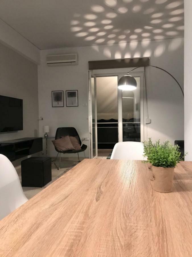 Renovated Minimal Apartment Next To Metro Athen Exterior foto