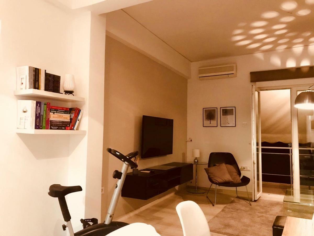 Renovated Minimal Apartment Next To Metro Athen Exterior foto
