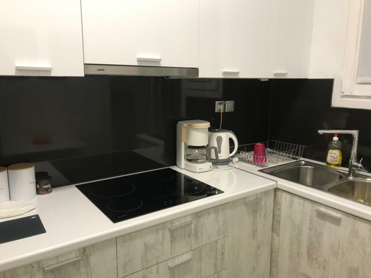 Renovated Minimal Apartment Next To Metro Athen Exterior foto